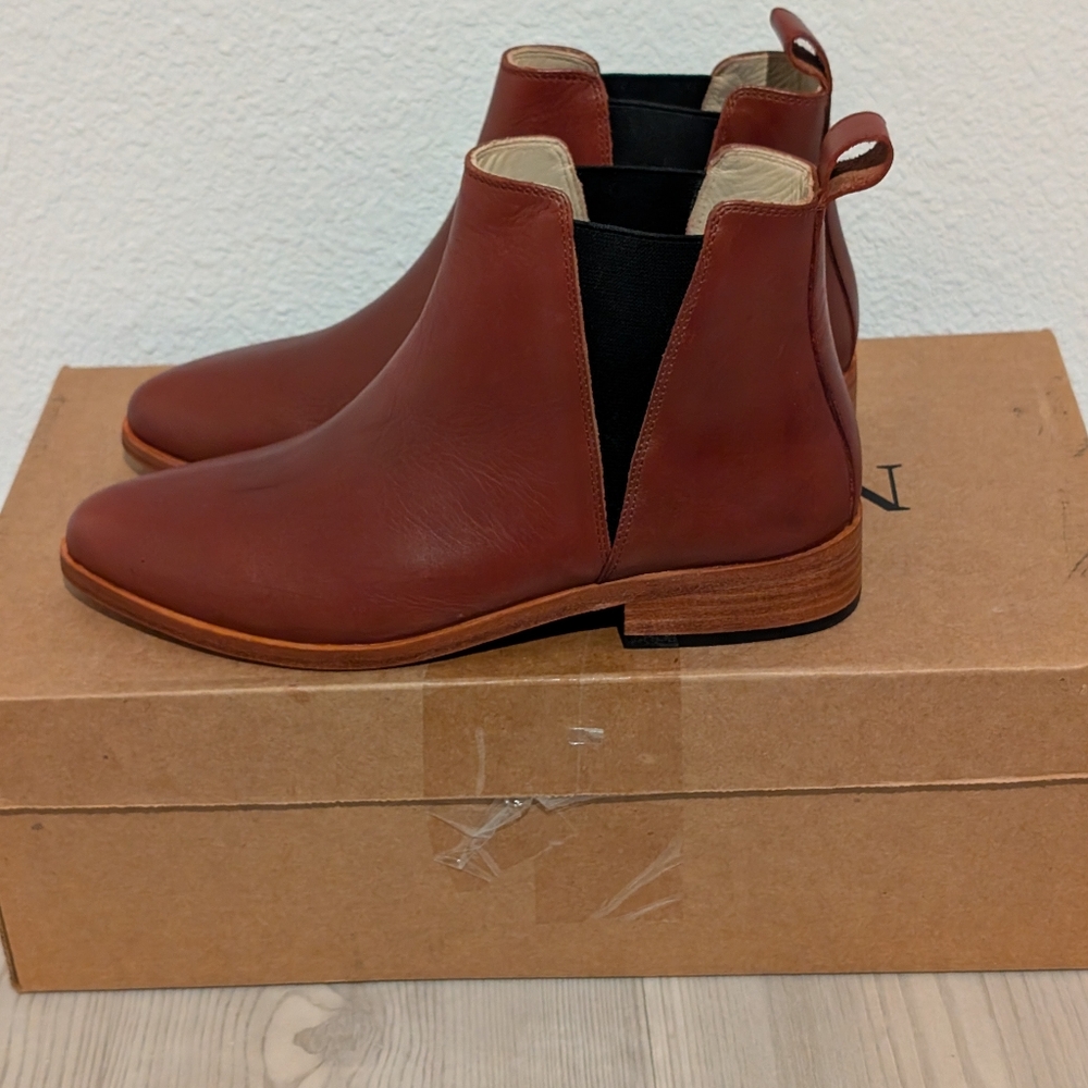 Nisolo Chelsea women's boots